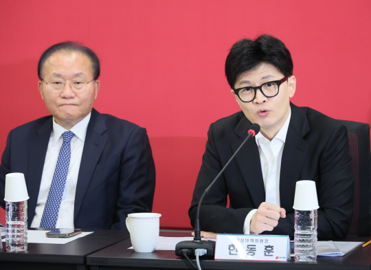 한동훈 국민의힘 비상대책위원장이 1일 서울 여의도 당사에서 열린 비상대책위원회의에서 발언하고 있다. 연합뉴스